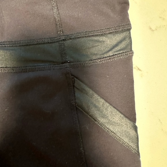 Lululemon chase me crop II size 6 VGUC BLACK LEGGINGS - Picture 6 of 11